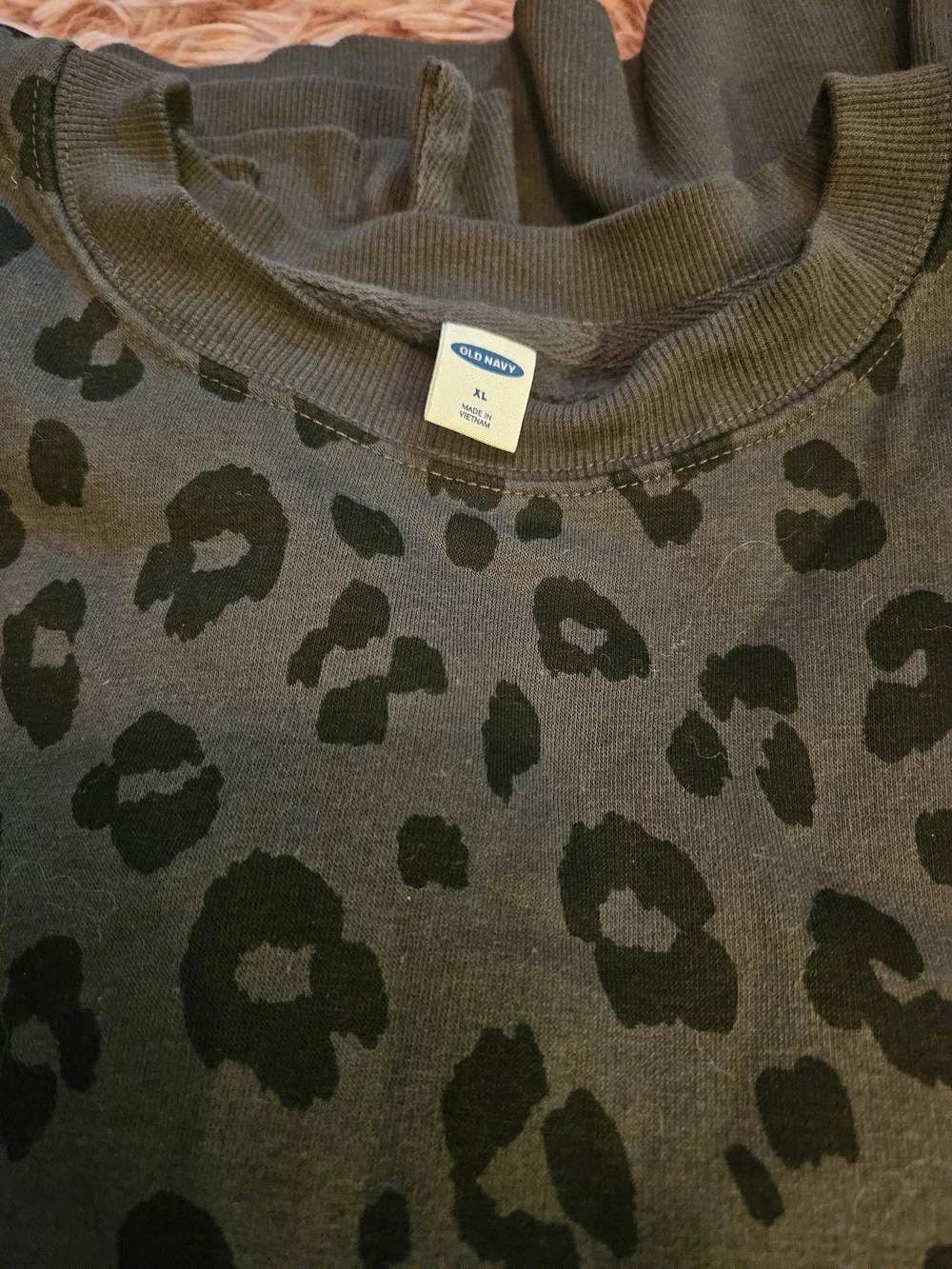 Old Navy☆Charcoal Gray Leopard Print Long Sleeve Top - Picture 2 of 4